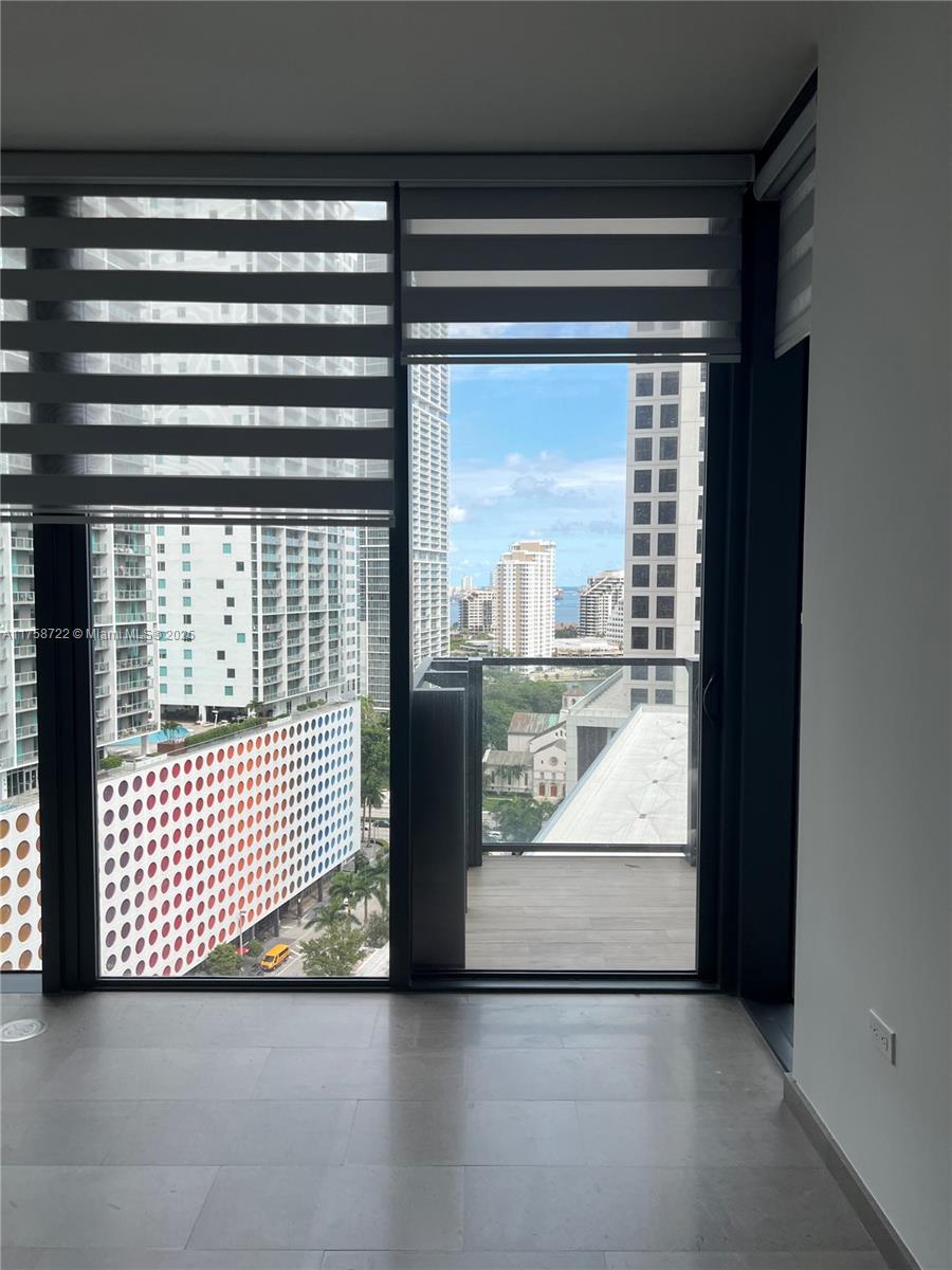 68 SE 6th St # 1405