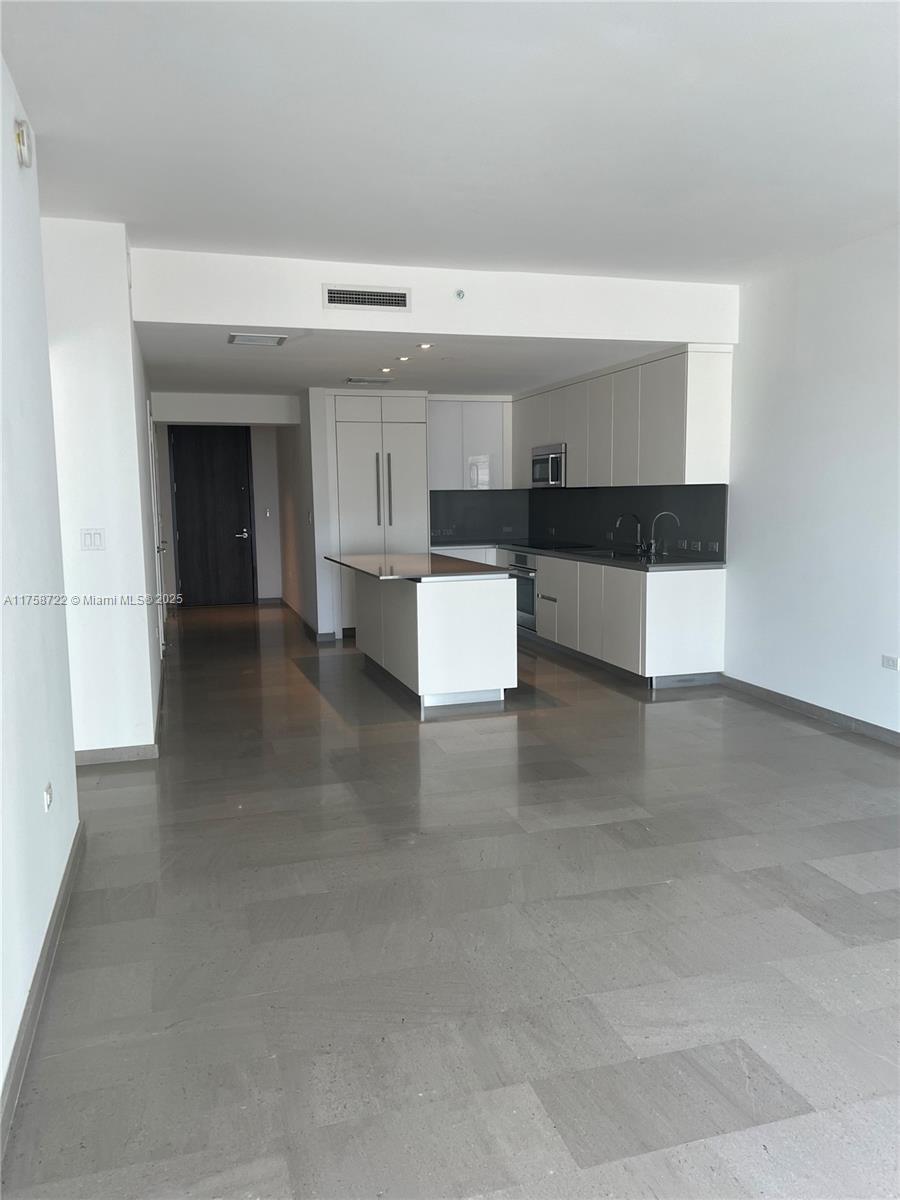 68 SE 6th St # 1405