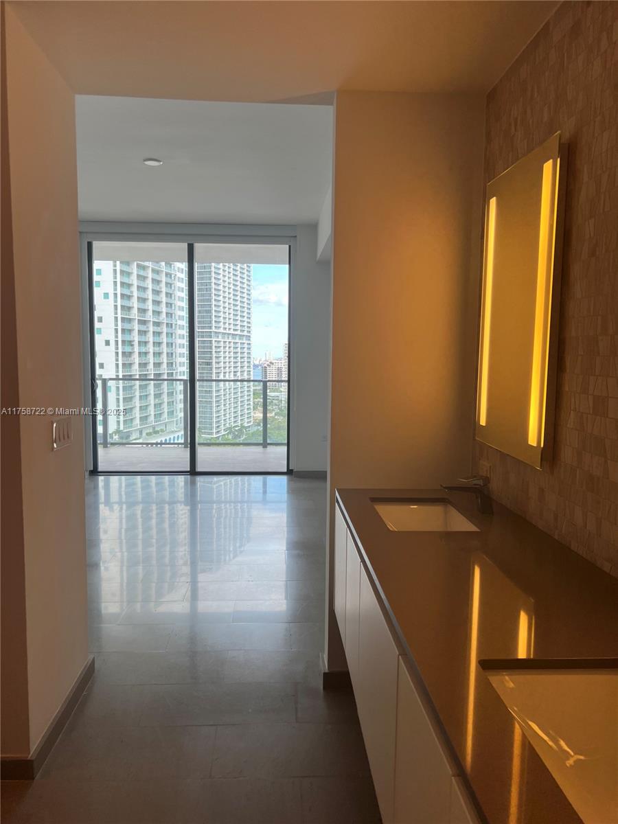 68 SE 6th St # 1405