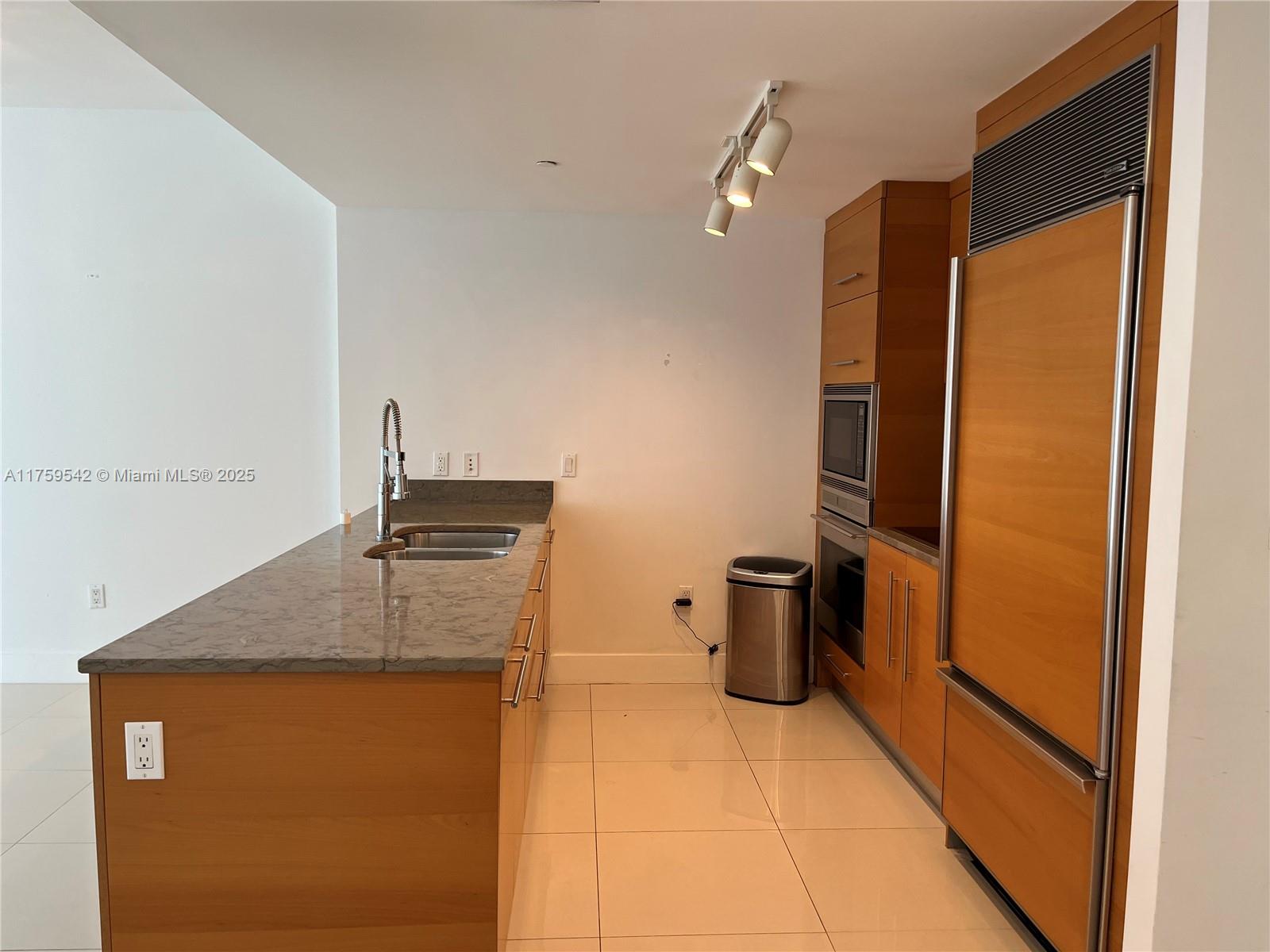 475 Brickell Ave # 3011
