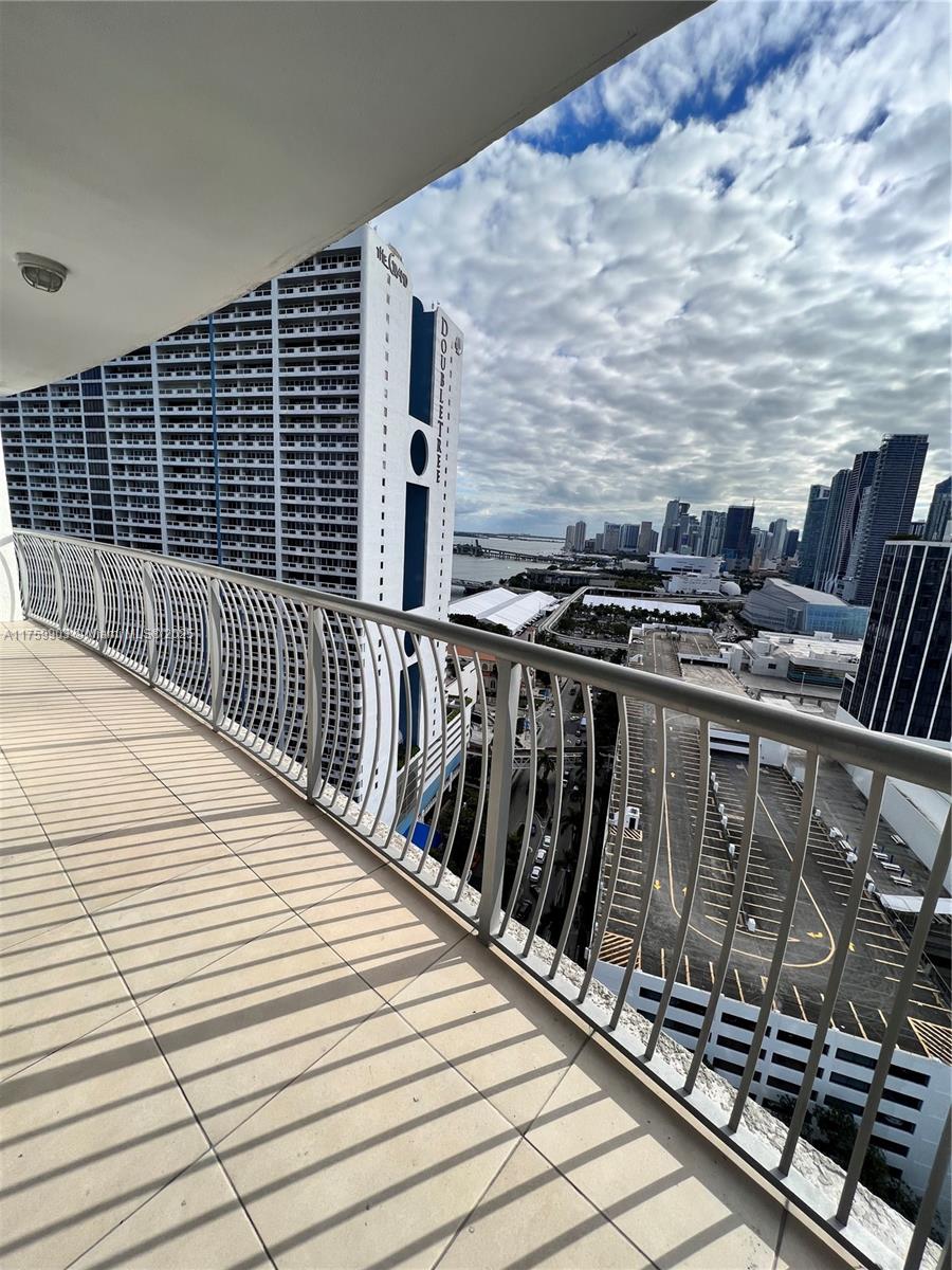 1750 N Bayshore Dr # 2612