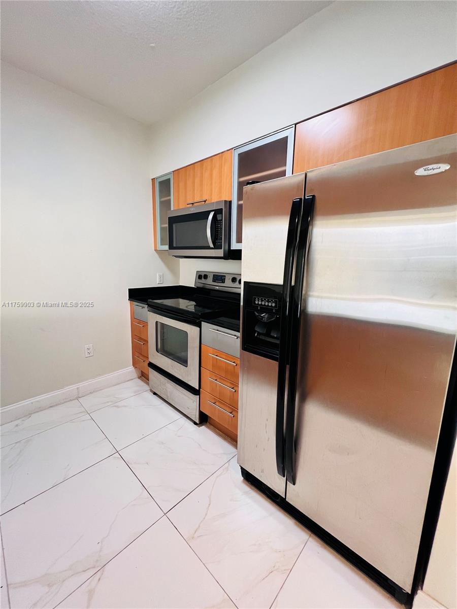 1750 N Bayshore Dr # 2612