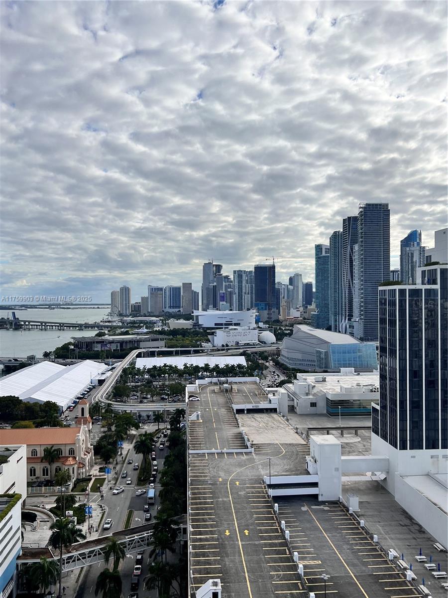 1750 N Bayshore Dr # 2612