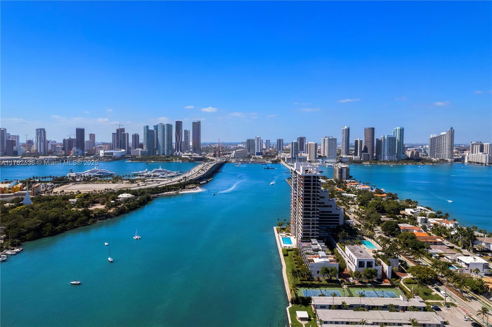 1000 Venetian Way 810