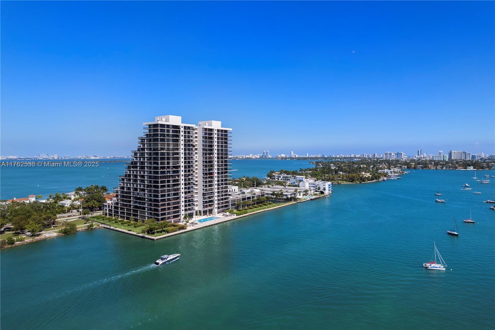 1000 Venetian Way 810