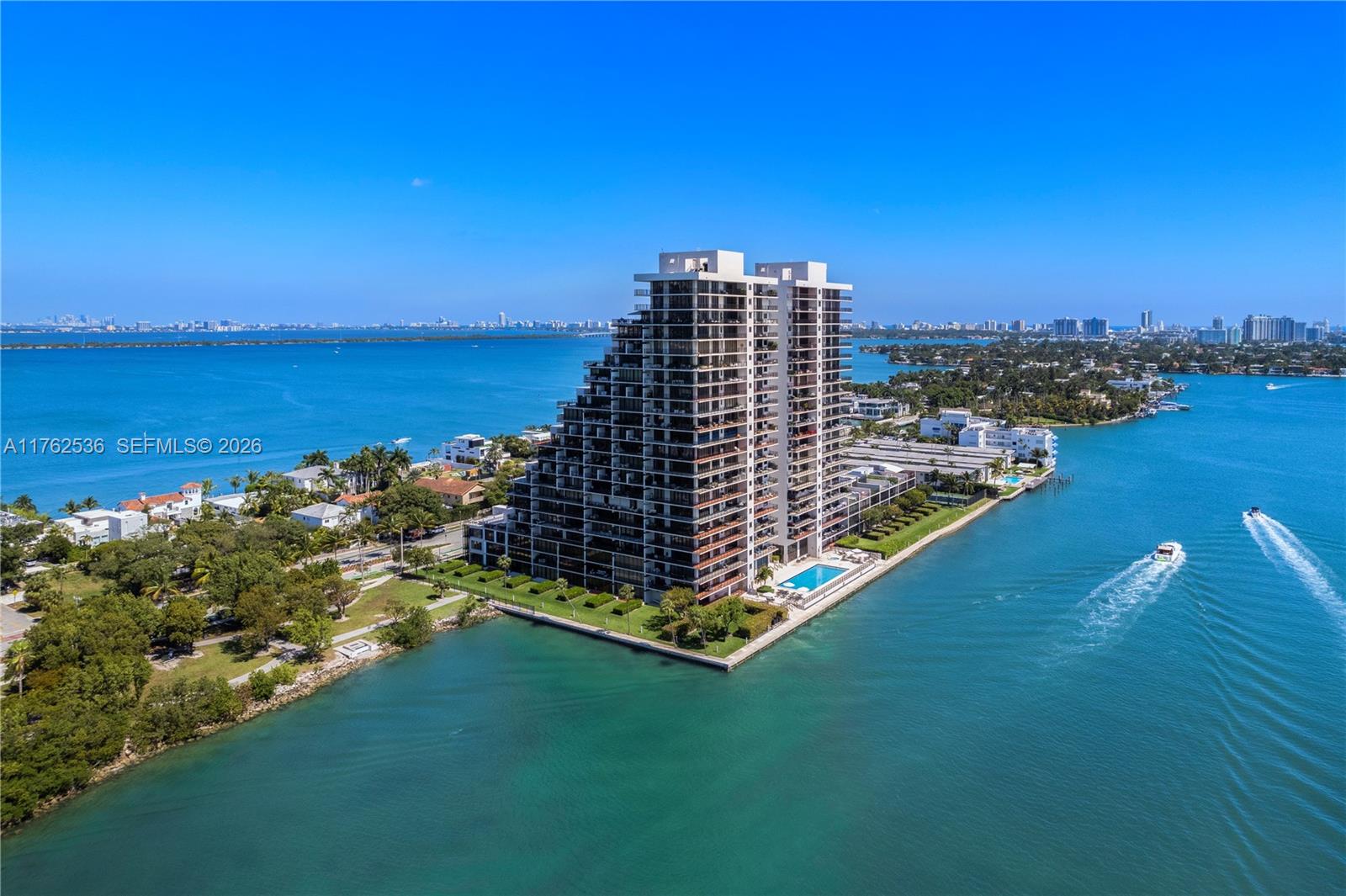 1000 Venetian Way 810