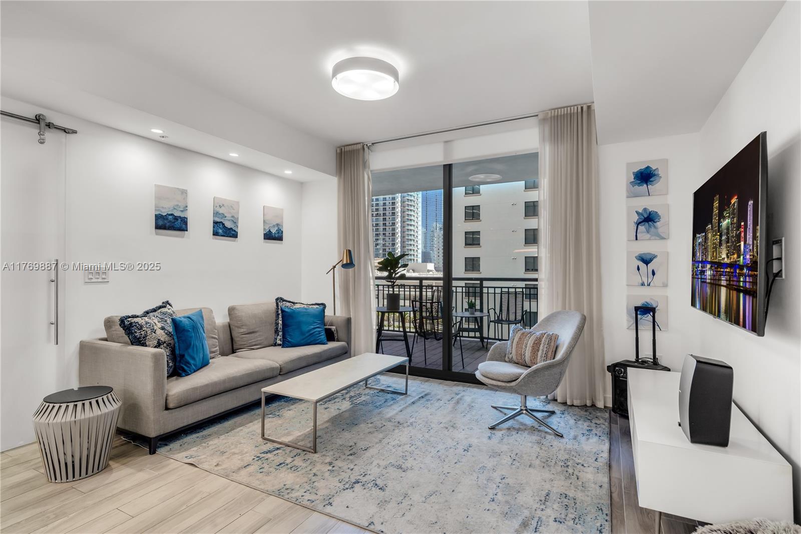 999 SW 1st Ave # 1516