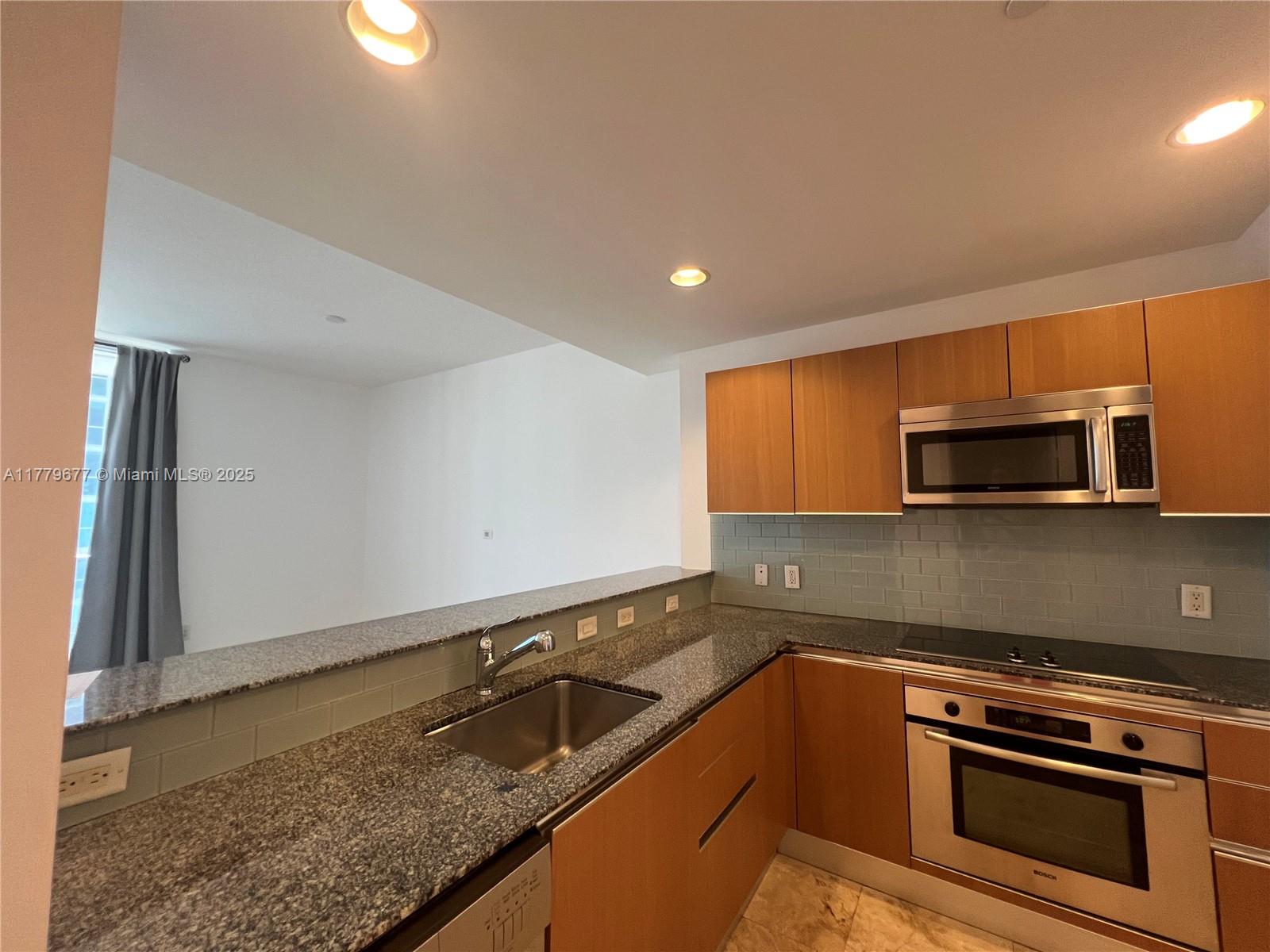 1050 Brickell Ave # 1912