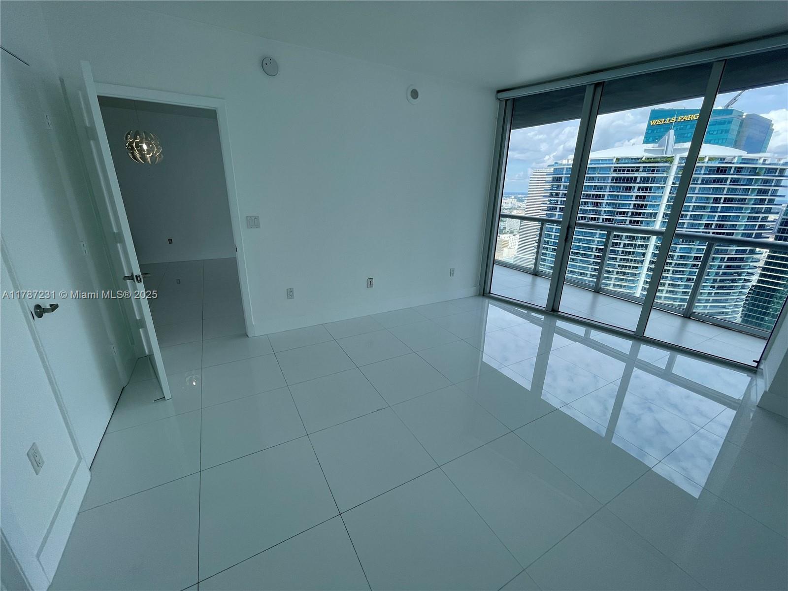 475 Brickell Ave # 5012