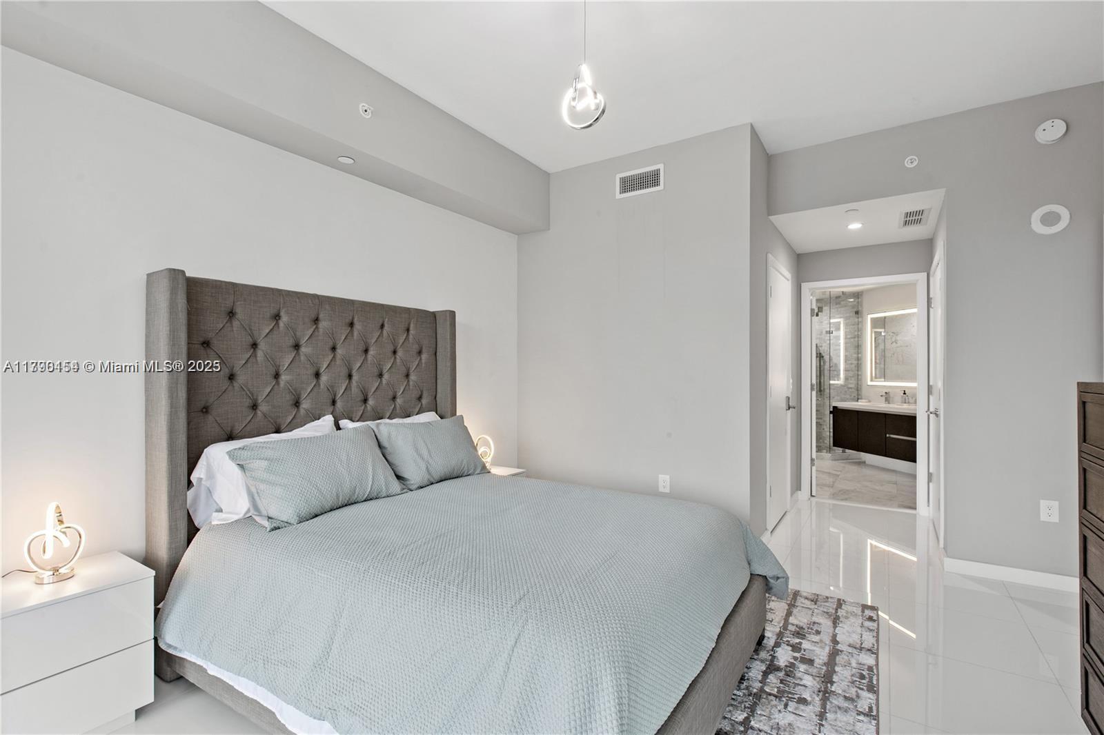 851 NE 1ST Ave # 1206