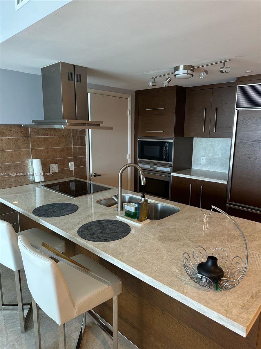 495 Brickell Ave # 5211