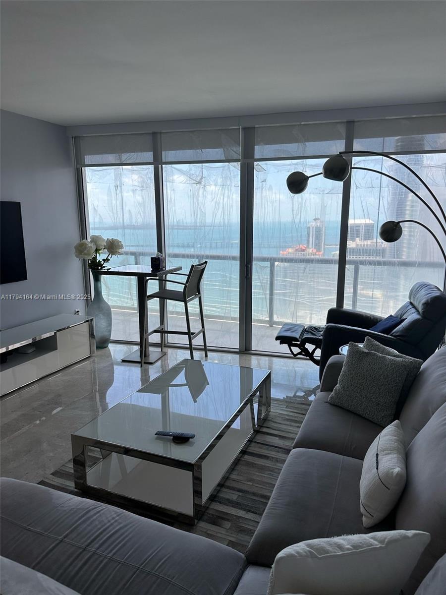 495 Brickell Ave # 5211