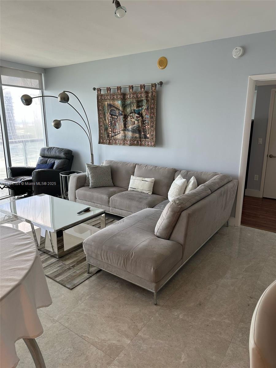 495 Brickell Ave # 5211
