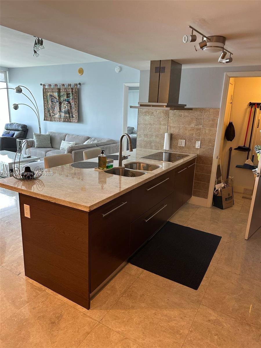 495 Brickell Ave # 5211