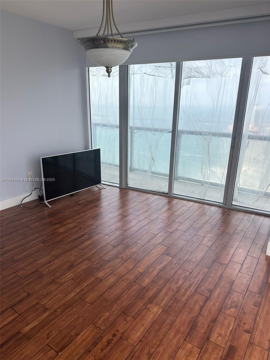 495 Brickell Ave # 5211