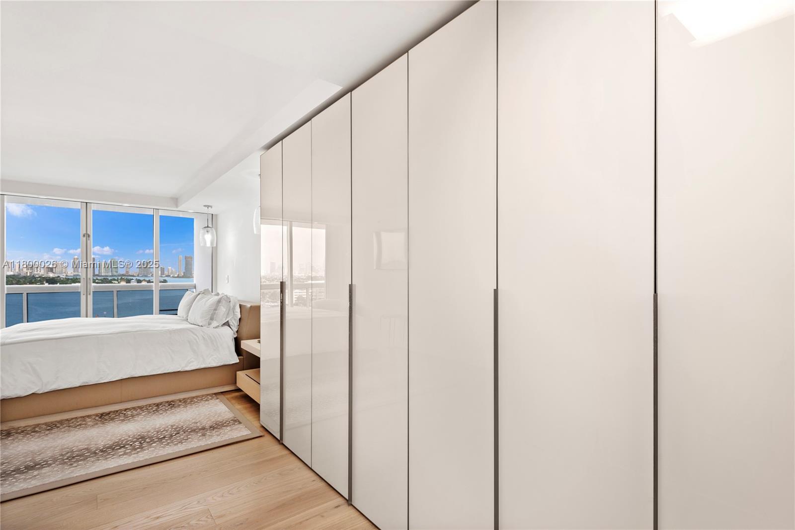 1800 Sunset Harbour 1202/04