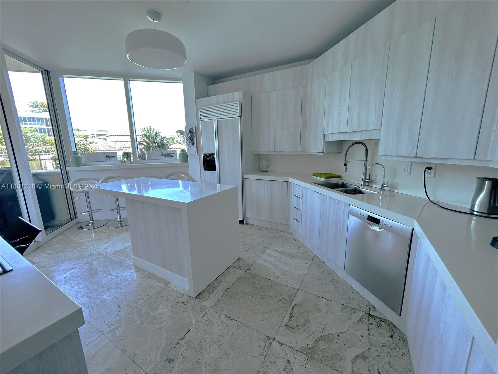 300 S Pointe Dr # 403