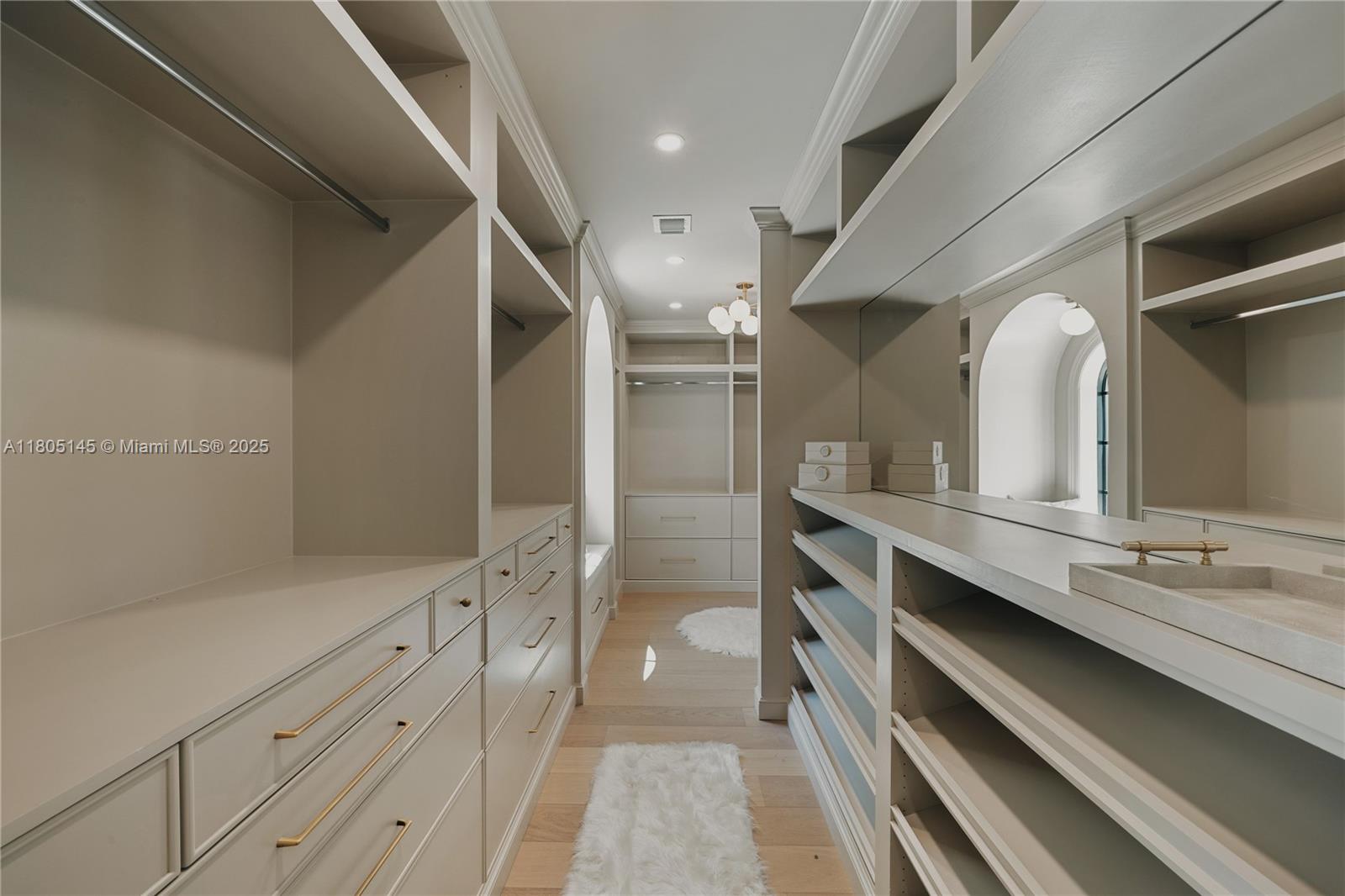 El Tesoro ~ 549 NE 59th Street