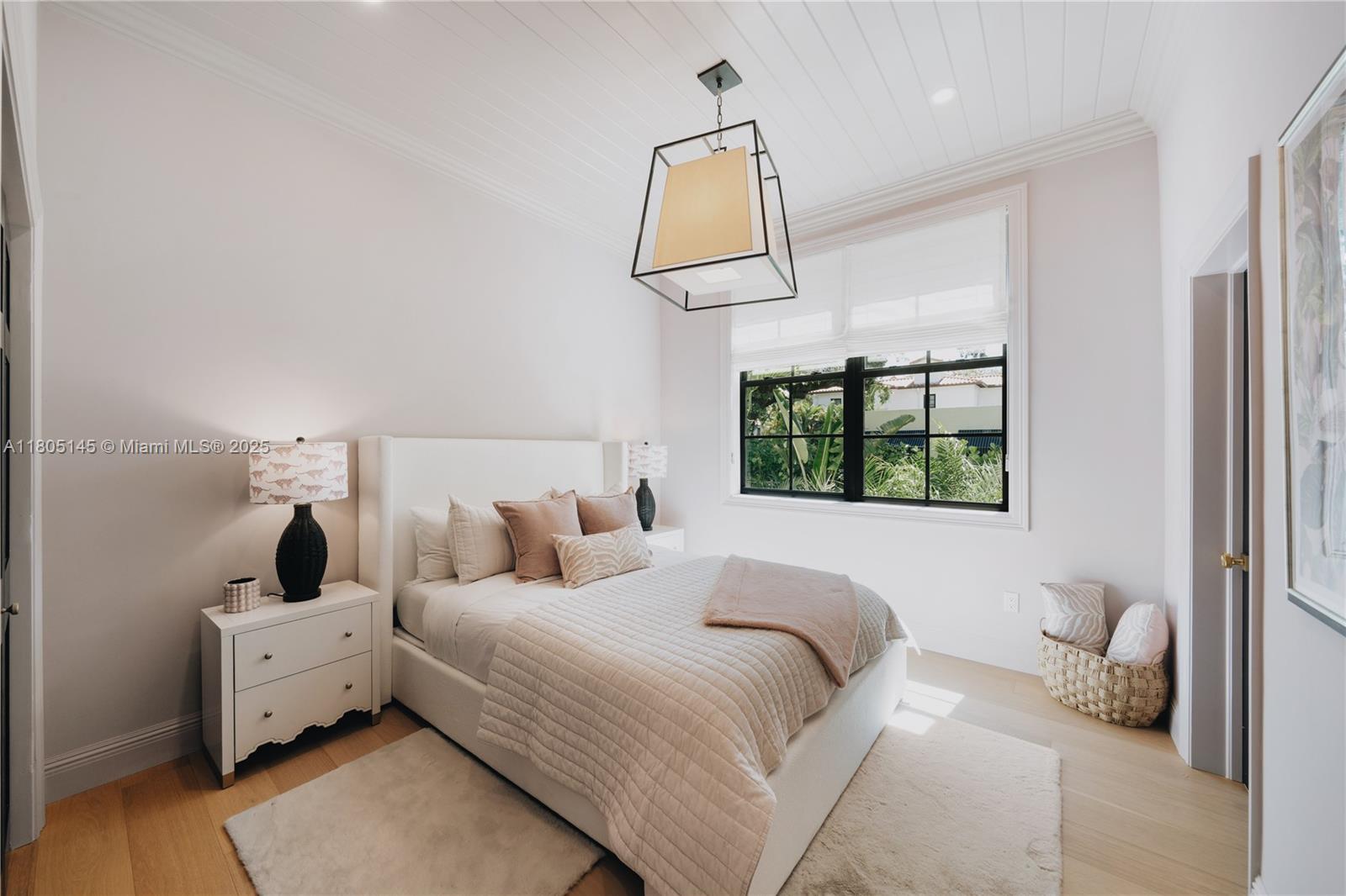 El Tesoro ~ 549 NE 59th Street