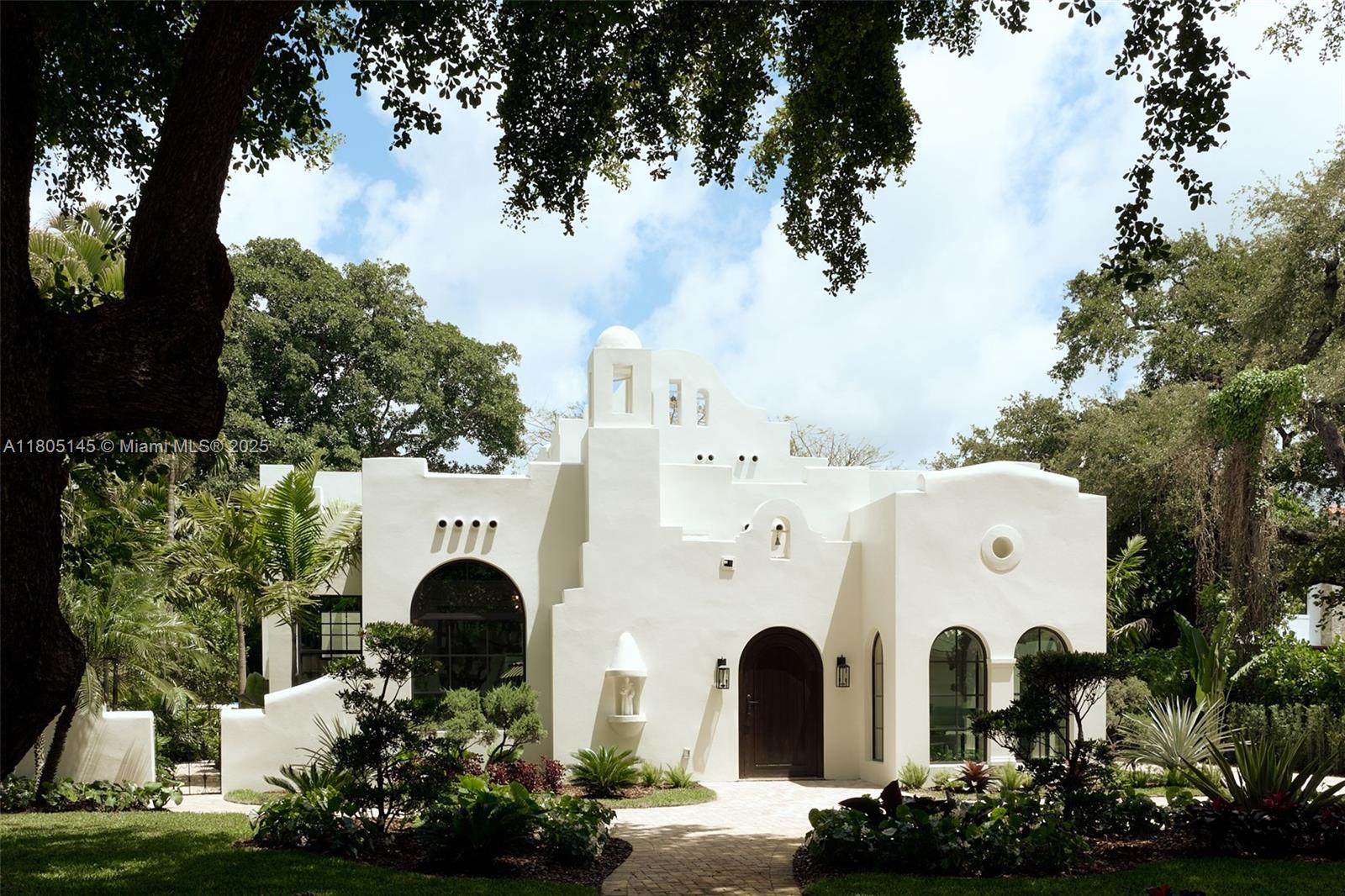 El Tesoro ~ 549 NE 59th Street