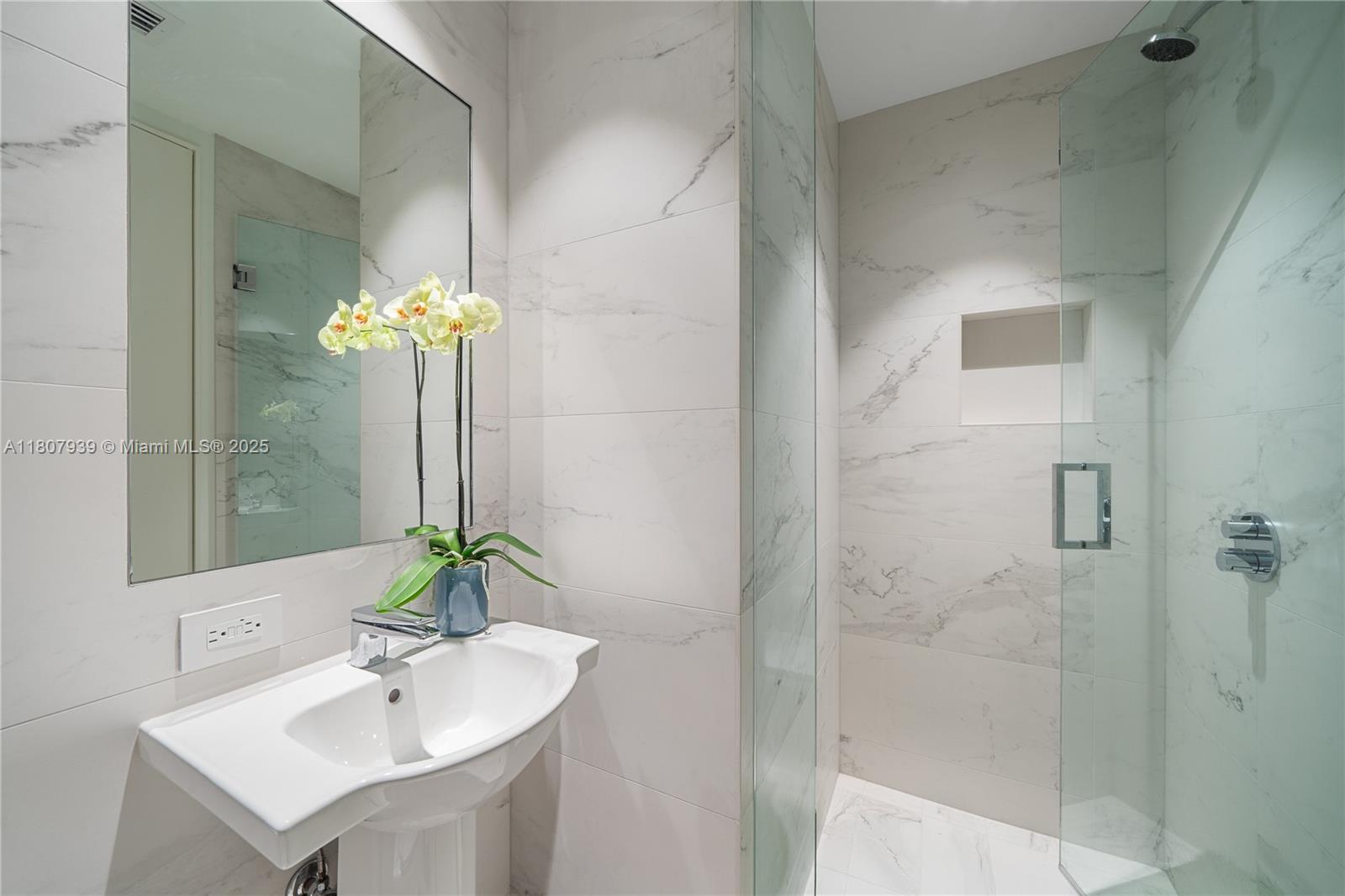 One Thousand Museum 3201