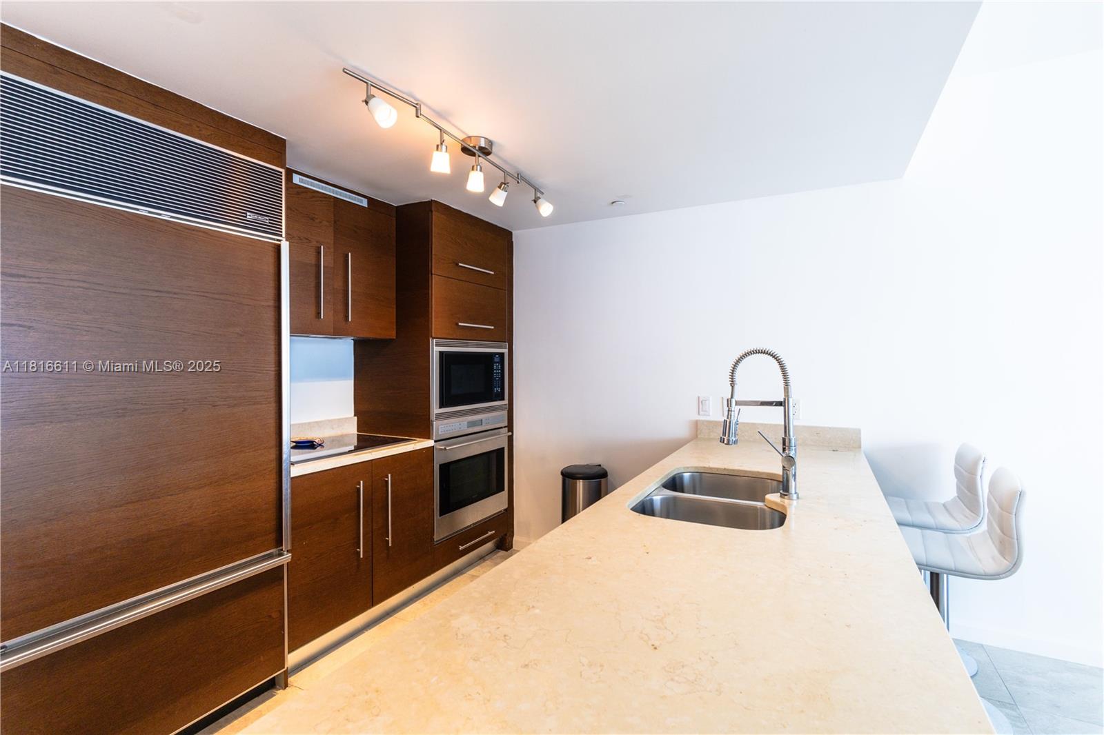 475 Brickell Ave # 3512