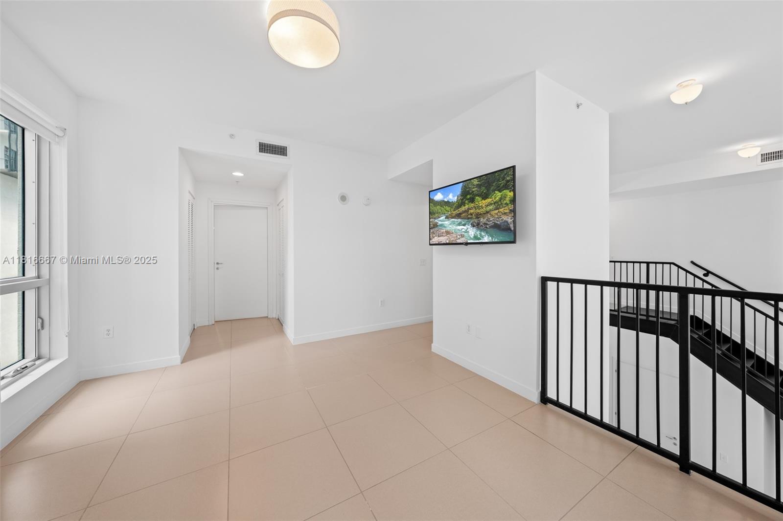 300 S Biscayne Blvd # 802 Unit: L-802
