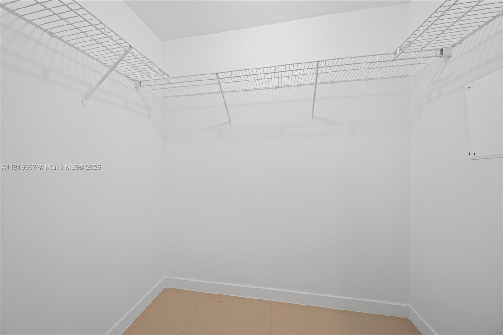 300 S Biscayne Blvd # 802 Unit: L-802