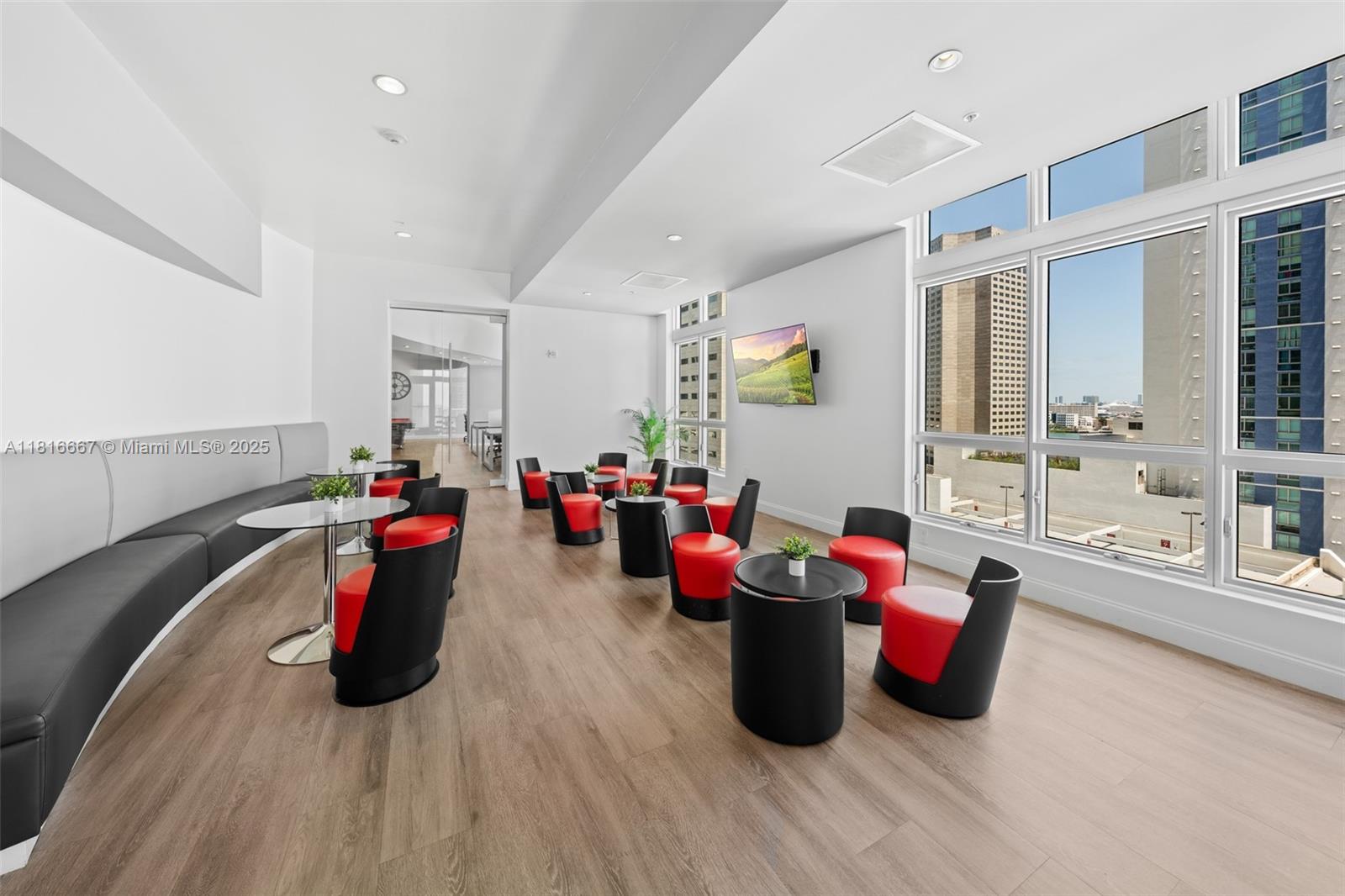 300 S Biscayne Blvd # 802 Unit: L-802