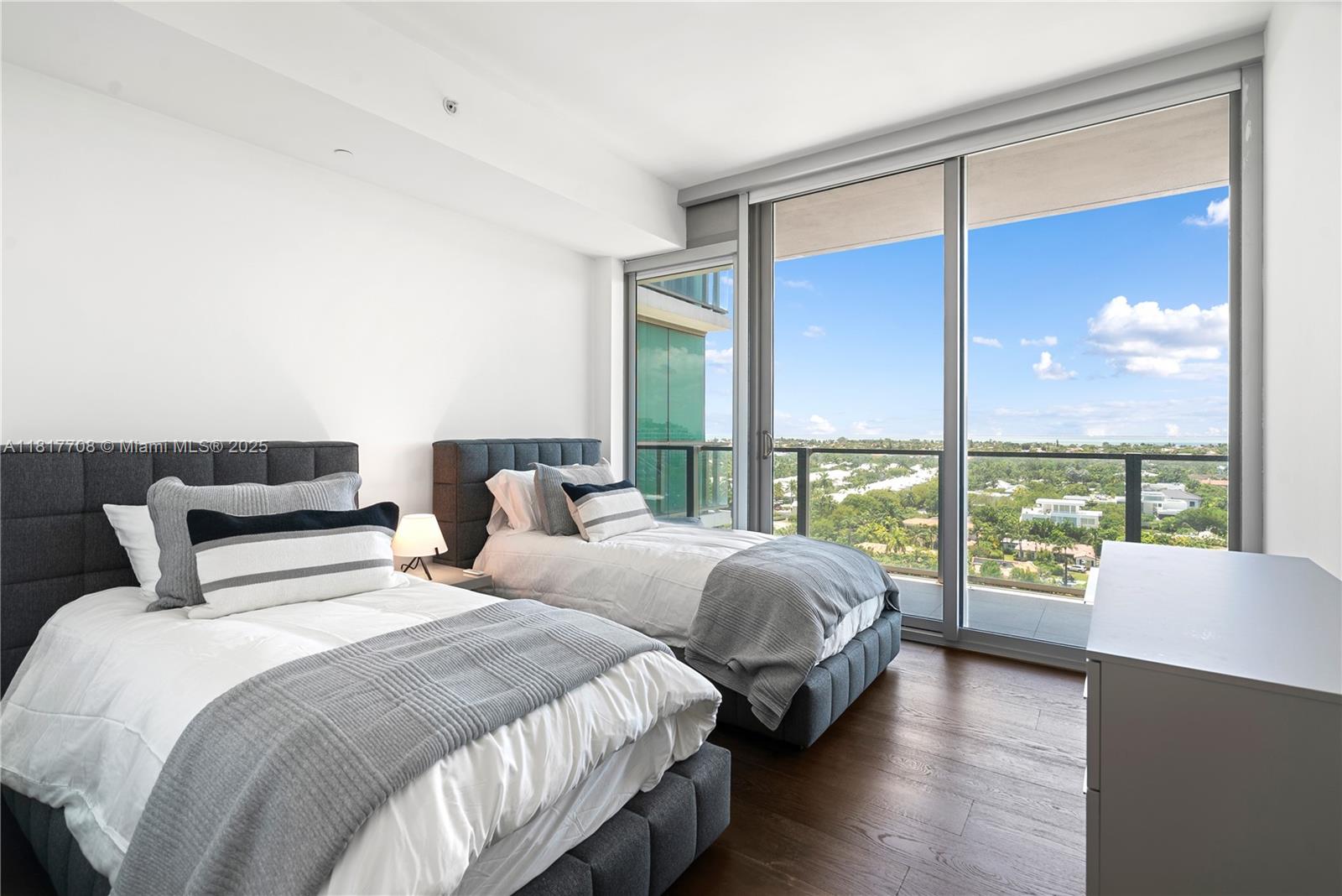 360 Ocean Dr # 1106S
