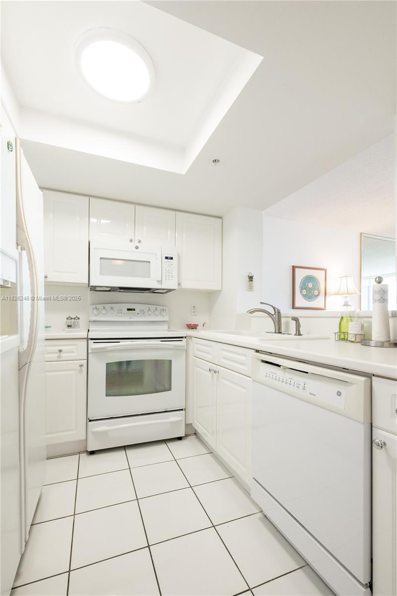 1800 Sunset Harbour Dr # 2405