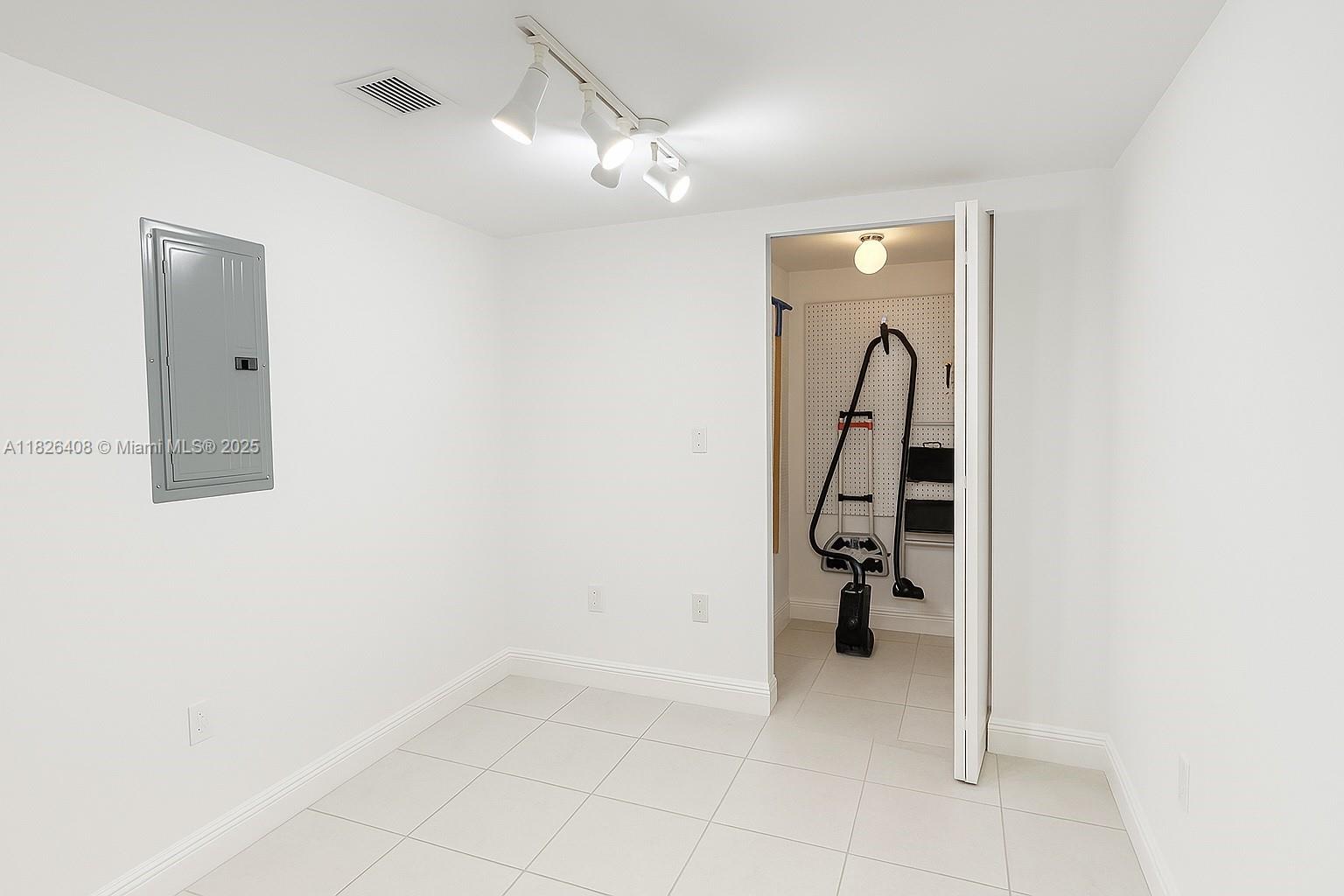 350 S Miami Ave Unit: 1206