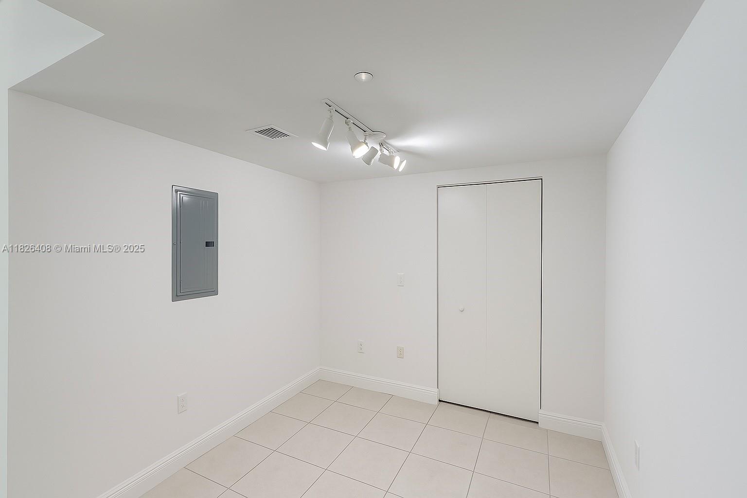 350 S Miami Ave Unit: 1206