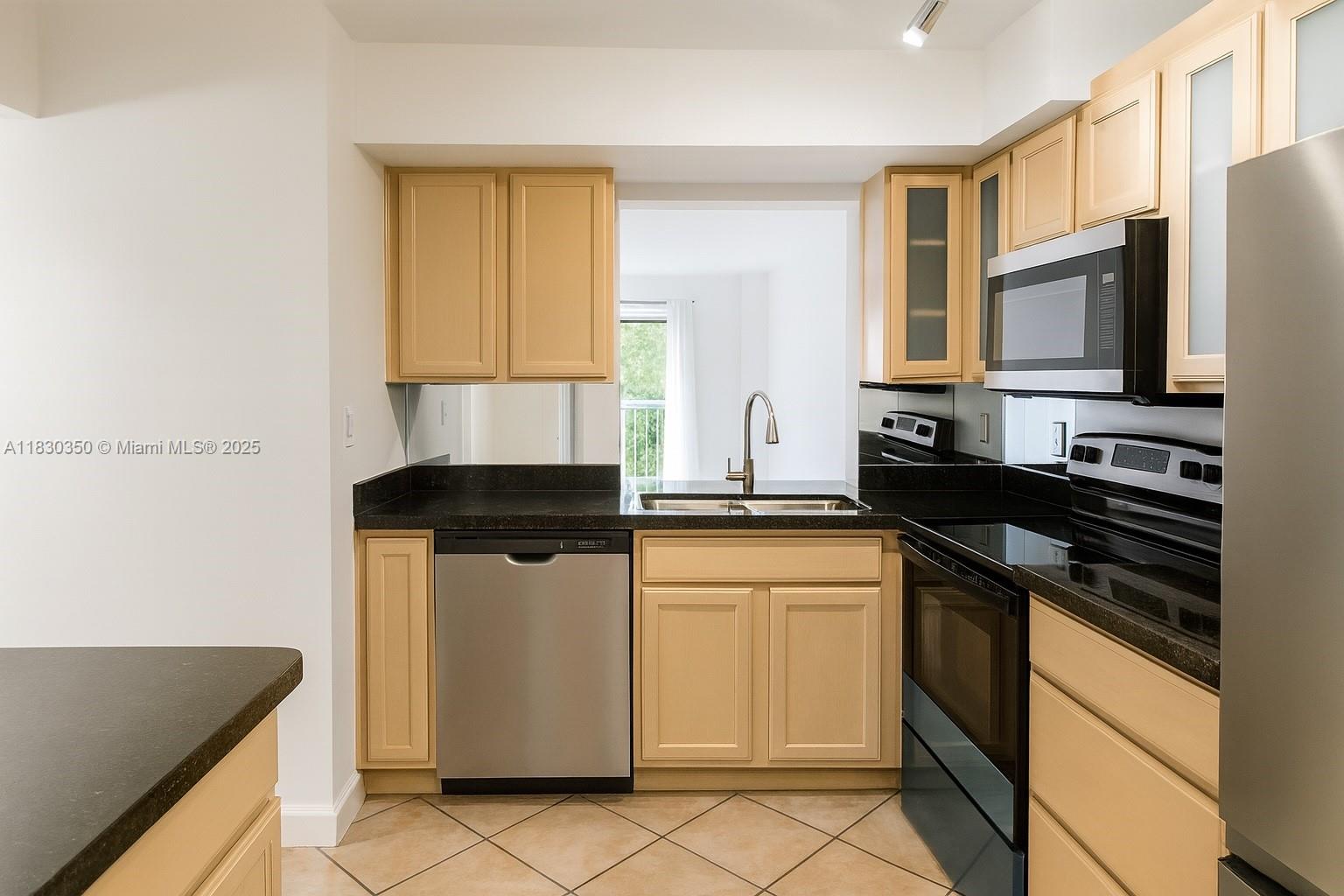 1250 Lincoln Rd # 203