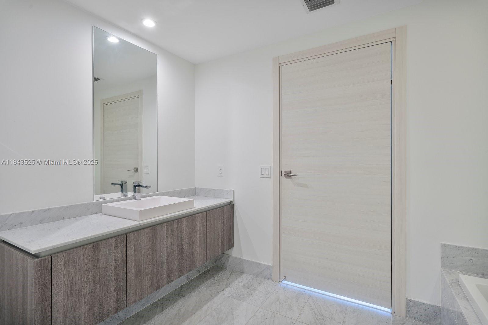 801 S Miami Ave Unit: 2402