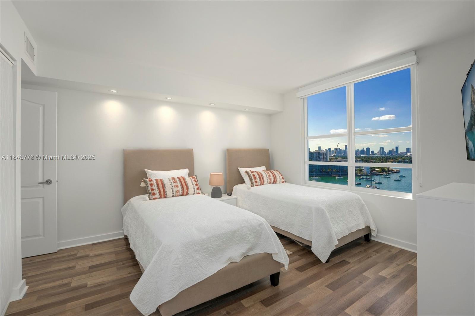 1800 Sunset Harbour Dr # 1208