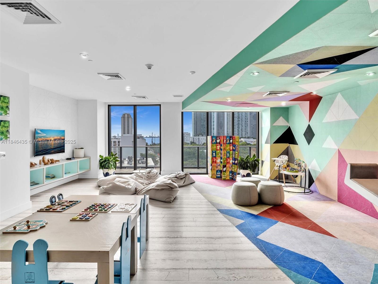 121 NE 34th St # 2208