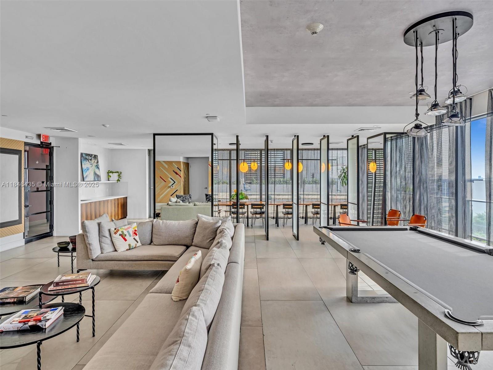 121 NE 34th St # 2208