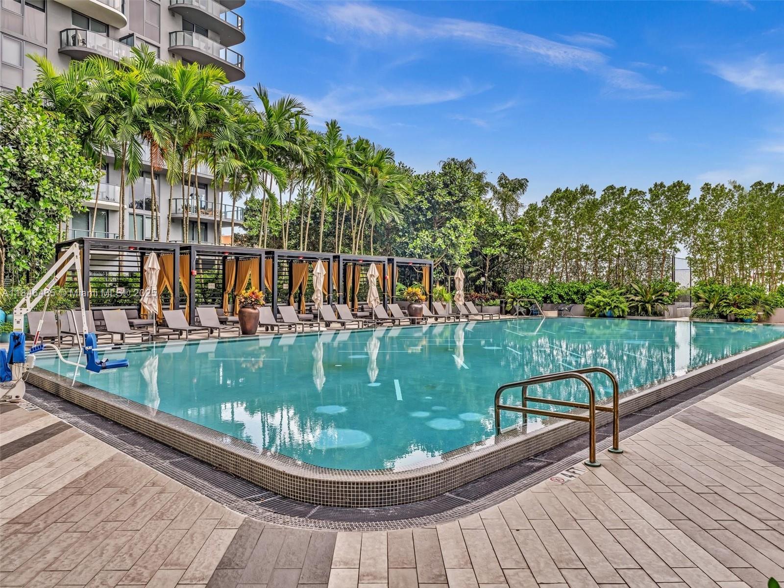 121 NE 34th St # 2208