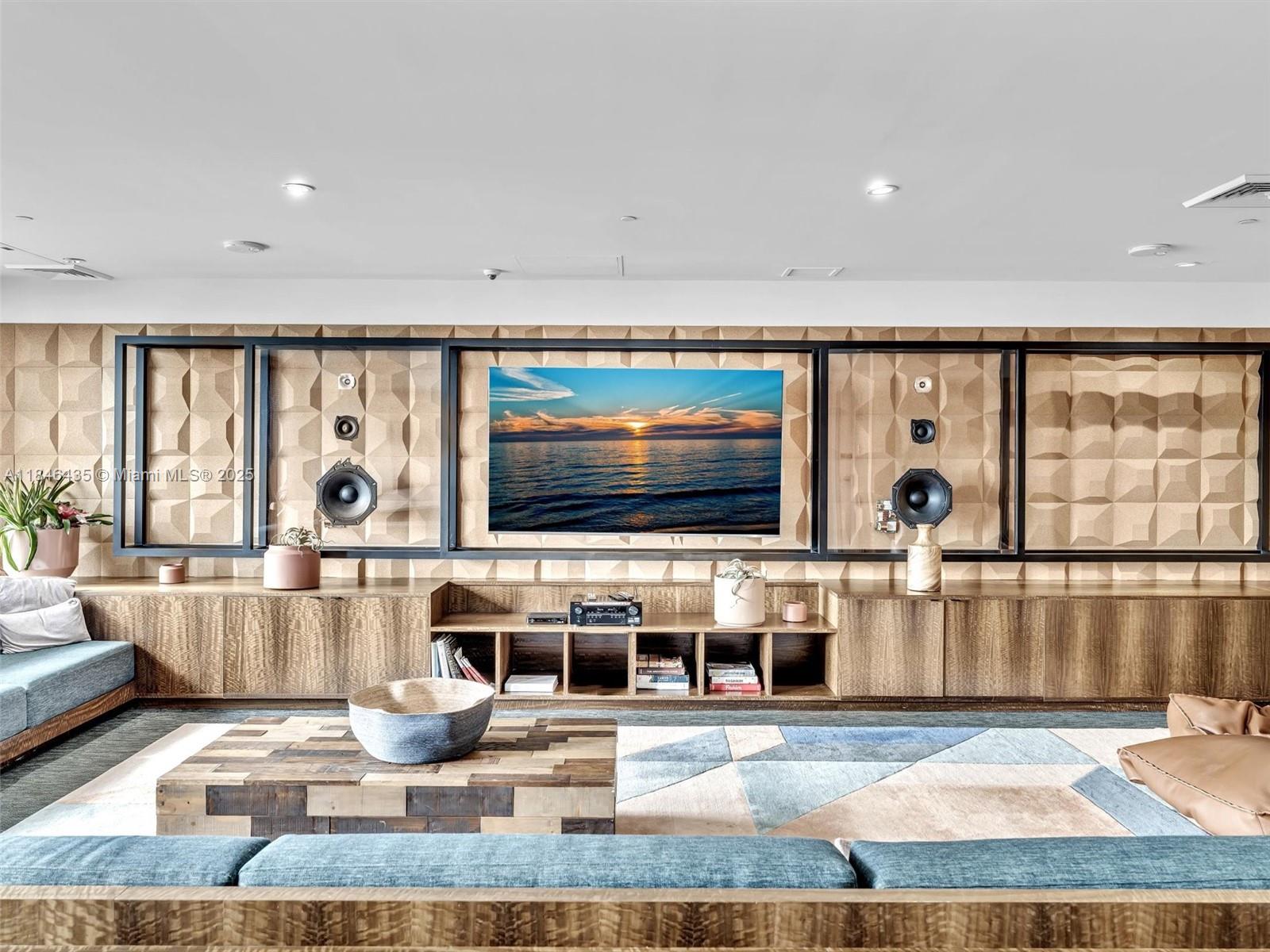 121 NE 34th St # 2208