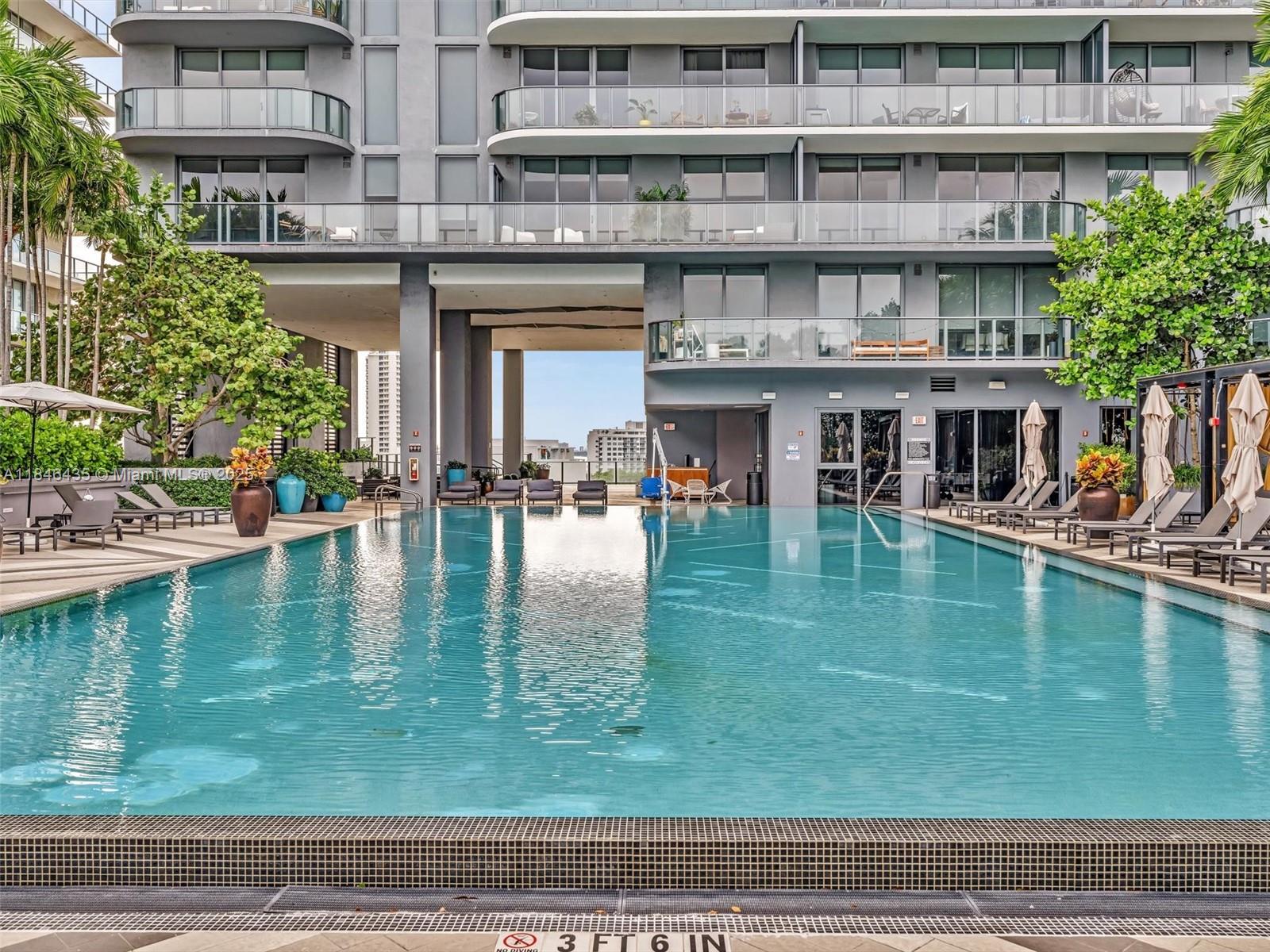 121 NE 34th St # 2208