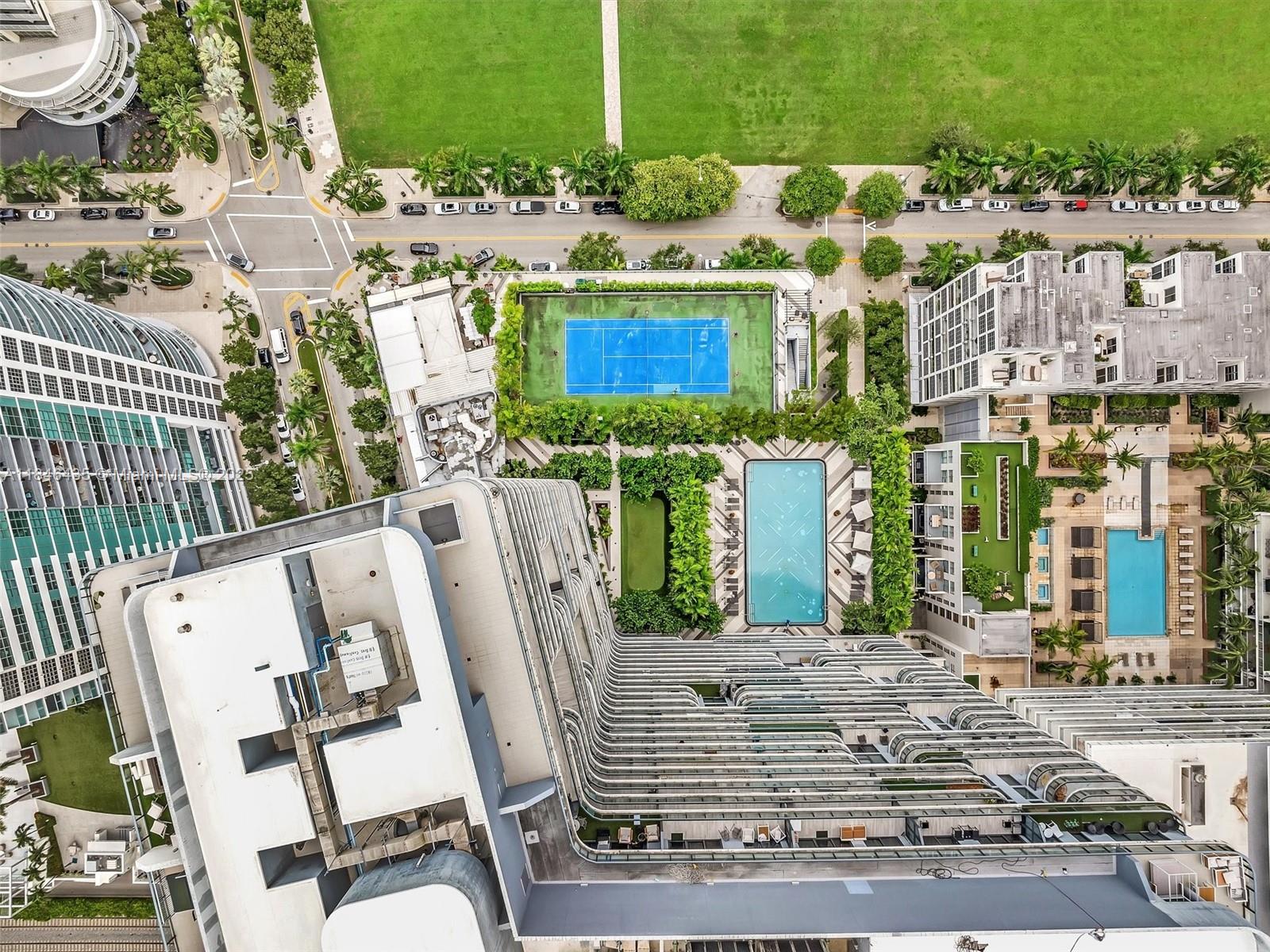 121 NE 34th St # 2208