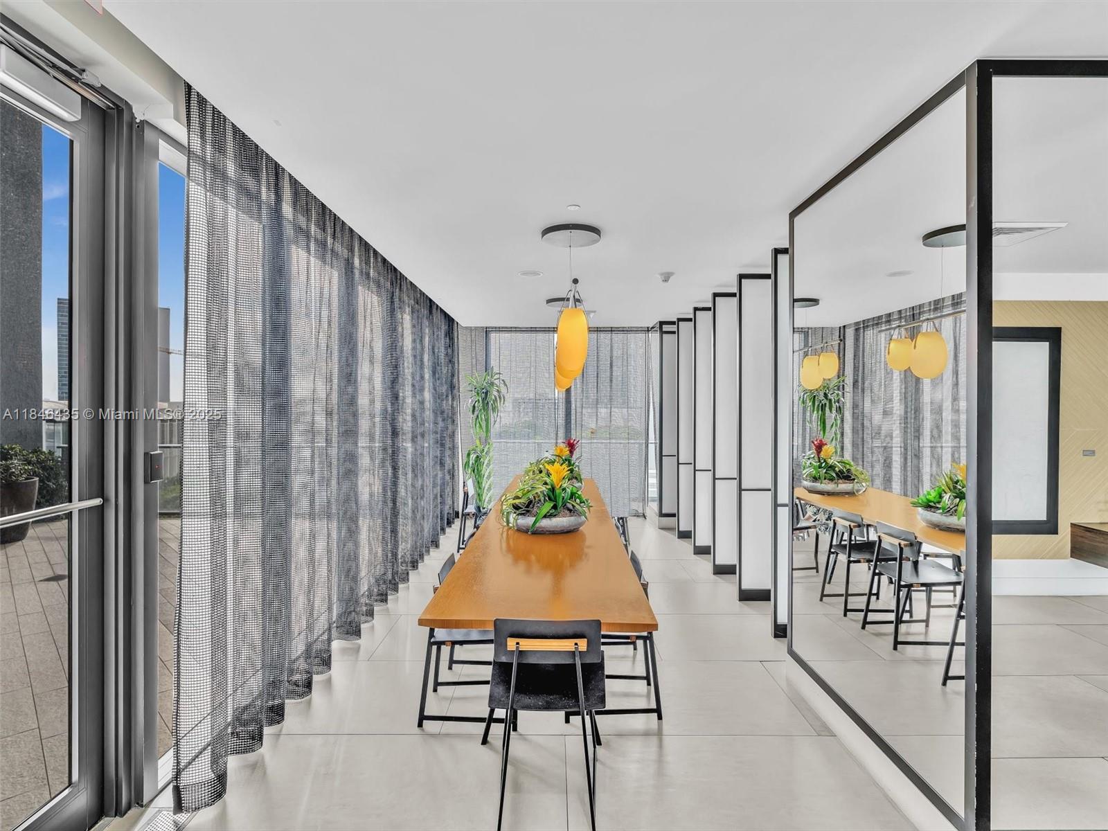 121 NE 34th St # 2208