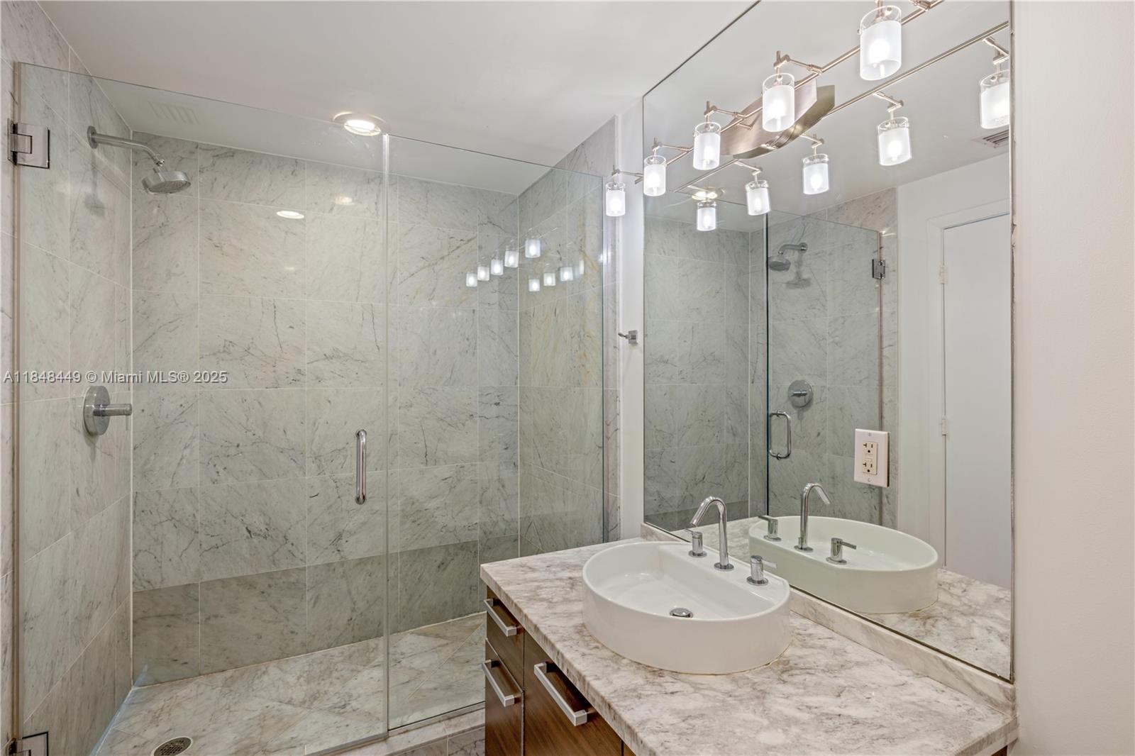 244 Biscayne Blvd # 3904