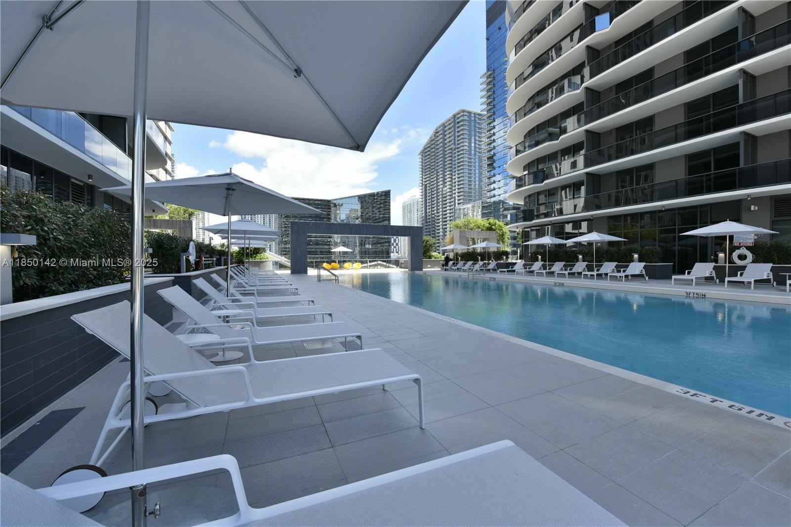 45 SW 9th St # 2809