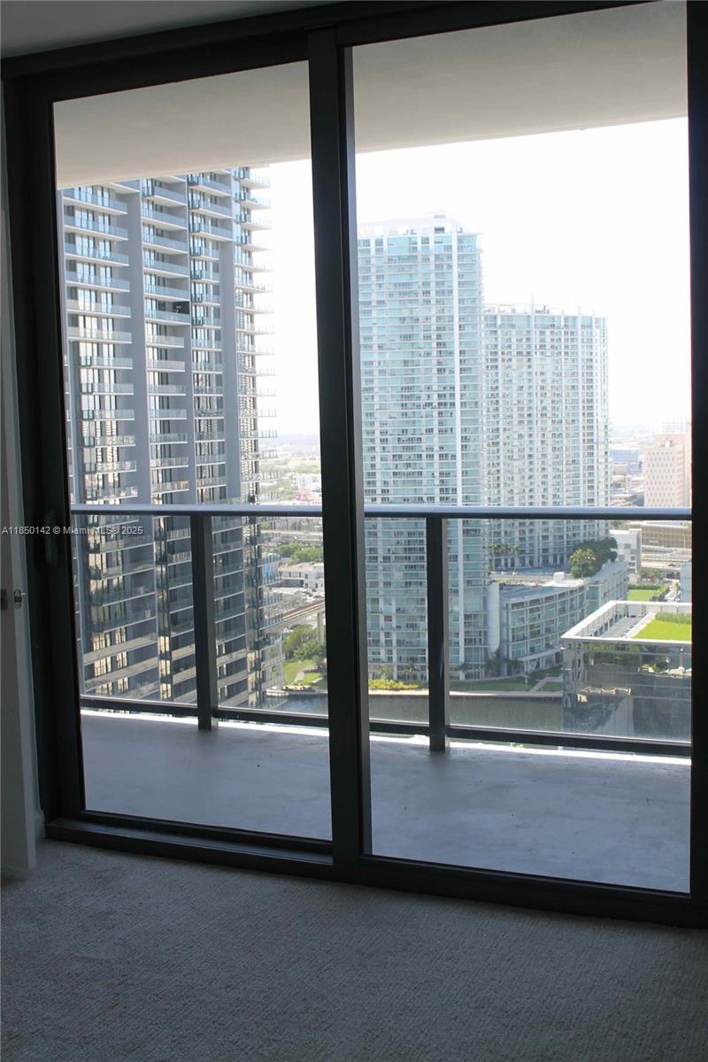 45 SW 9th St # 2809