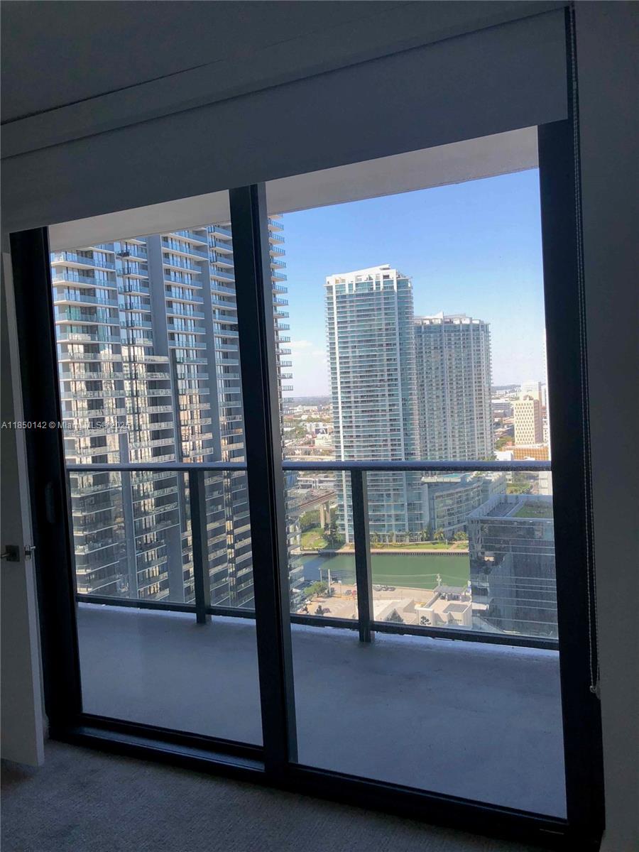 45 SW 9th St # 2809