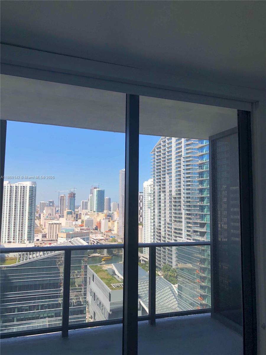 45 SW 9th St # 2809