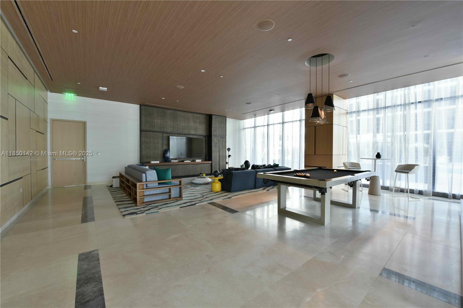 45 SW 9th St # 2809