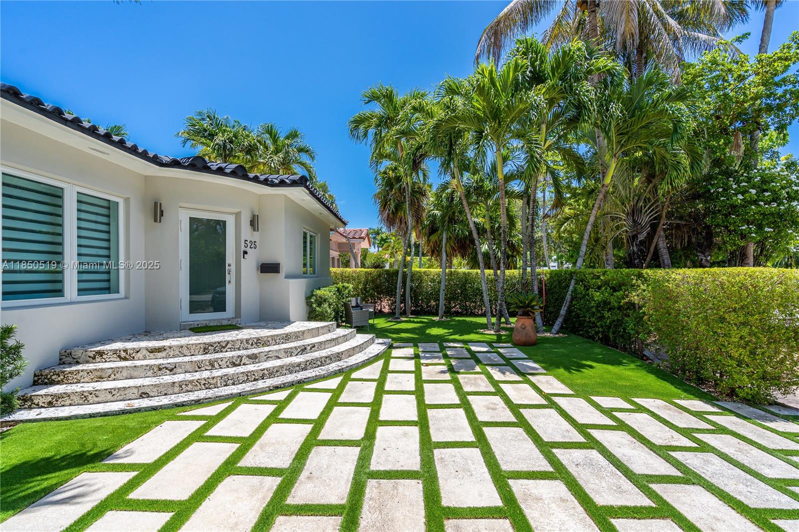 525 Lakeview Dr